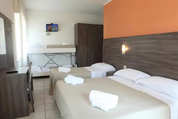 imgi_1_hotel3stellerimini-600x400-1